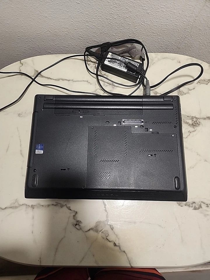 Lenovo ThinkPad Edge E530c Laptop i3-2.20M 8 GB RAM 500GB  - Image 1 of 3