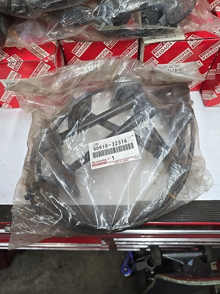 TOYOTA GENUINE 90919-22319 Cord Set, Coil & Spark, W/Resistive - Image 1 of 4