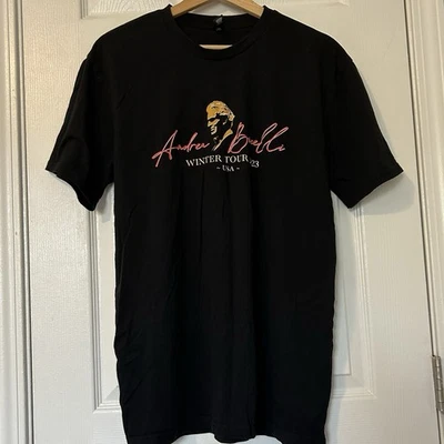 Camiseta AS Colour Staple Andrea Bocelli Winter USA Tour 2023 Foto 1 de 2
