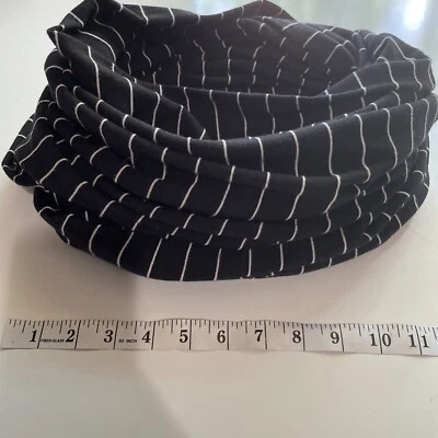 Bufanda infinita a rayas Banana Republic negra/blanca 24"x30" multiusos Foto 1 de 4