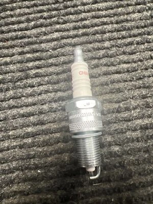 Свеча зажигания Champion P/N: 404 (RN12YC) медная плюс - Изображение 1 из 4