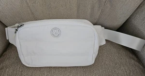 Lululemon Wunder Puff Everywhere White Gürteltasche Large 2L Neu ohne Etikett AUSVERKAUFT! - Bild 1 von 8