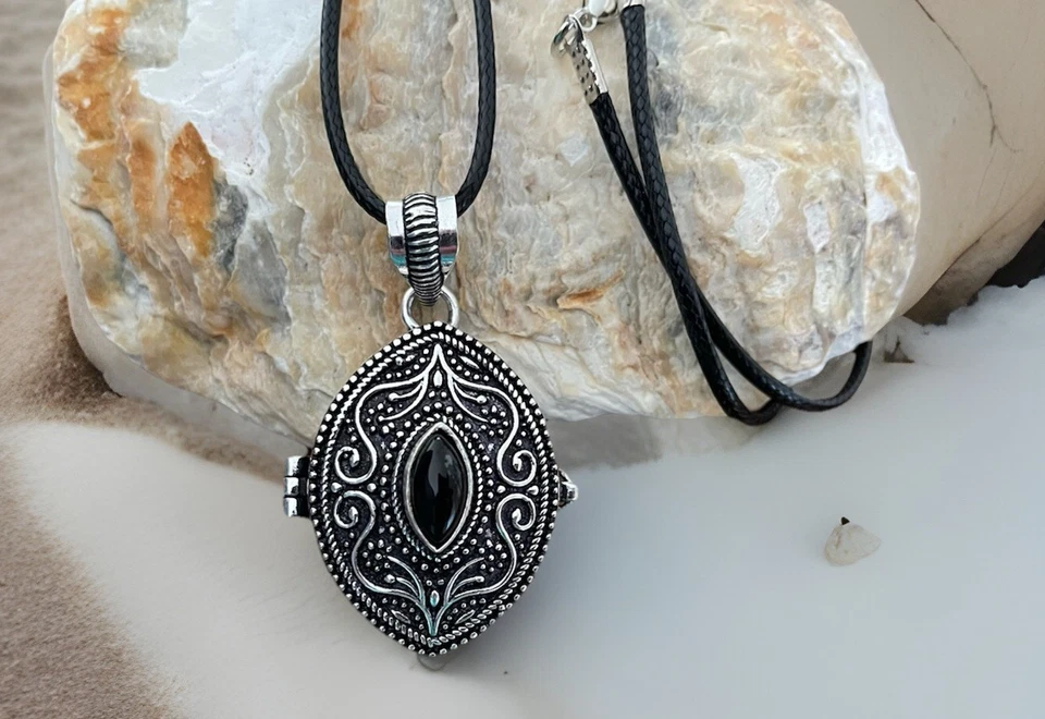 Collar Colgante Medallón Ónix Negro Estilo Vintage - Chapado en Ley 925 - Nuevo Foto 1 de 4