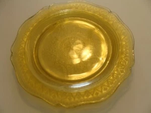 3 ANTIQUE 10 1/2 '' AMBER DINNER PLATES PATRICIAN PATTERN MANUFACTURED BY FEDERA - Picture 1 of 4