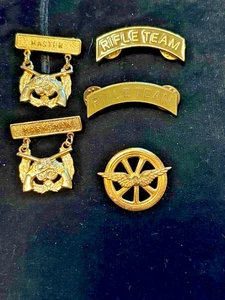 LOT OF NEW YORK CITY POLICEDEPT BADGES SHARPSGHOOTER MEDALS + MOTORCYCLE INSIGNA - Picture 1 of 2