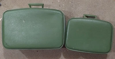 Juego de 2 piezas de equipaje vintage a juego verde guisante Foto 1 de 4