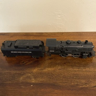 Lionel O Gauge - New York Central 8602 Steam Engine 2-4-0 with Tender - Image 1 of 4