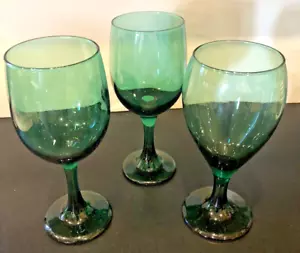 Juego de 3 copas de vino de enebro vintage Green Libbey con tallo mediados de siglo - Imagen 1 de 5