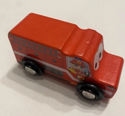 Camión de bomberos Jadore de madera rojo juguetes camiones París Francia Qudetube  Foto 1 de 4