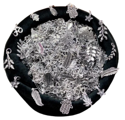 ¡VENTA A GRANEL! Lote de 100 piezas colgantes enchapados en plata 925 al por mayor oxidada étnica mix Foto 1 de 4