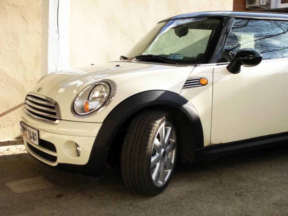 FASCIA CROMATA PER AERAZIONE MINI 1 (01-06) MINI 2 (06-10) MINI 2 CABRIOLET... - Immagine 1 di 2