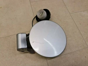 KIA SOUL MK1 2010 FUEL TANK FLAP DOOR COVER CAP SILVER 3D - Picture 1 of 5