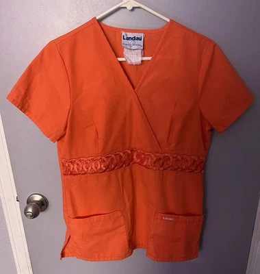 Blusa Médica Landau Mujer Naranja Manga Corta Cuello en V Talla S. 18” En Todo el Pecho. Usada en Excelente Condición Foto 1 de 4