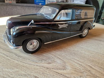 BMW 502 " Barockengel" Bestattungswagen von Schuco   in 1:18 - Bild 1 von 4