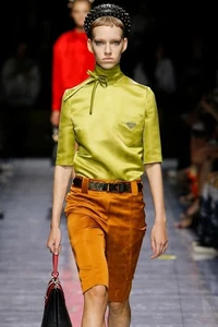 PRADA S/S 2019 Coral Pink Stretch Duchesse Satin Shorts IT38/US4 Neu mit Etikett - Bild 1 von 9