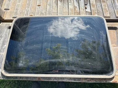 2000 2005 Chevrolet Impala Monte Carlo Pontiac Grand Prix Sunroof Glass Assembly - Image 1 of 4