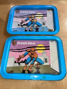 2 Spiderman Vintage Metall TV Lap Tabletts Marvel 1979 Klappbeine siehe Bilder - Bild 1 von 9