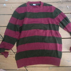 Freddy Krueger Nightmare On Elm Street Spirit Halloween Costume Sweater • Medium - Picture 1 of 4