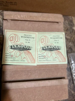 Two Packs Of Flexoco Pirastro Wondertone Violin Strings Viola D Strings Nr. 932 - Image 1 of 4
