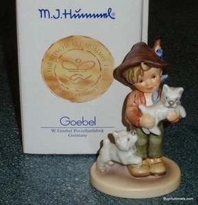 Goebel Hummel Figur "Frisky Friends" #2008 Junge mit Welpen mit Originalkarton - Bild 1 von 14