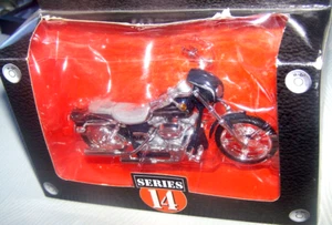 HARLEY DAVIDSON MAISTO 1/18 SERIES 14 MOTORCYCLE 2002 CVO CUSTOM DIE CAST - Picture 1 of 2