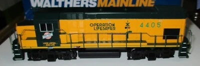 Walthers Mainline HO  - CHICAGO & NORTH WESTERN GP-15  #4405 - Sound  910-19407 - Image 1 of 4