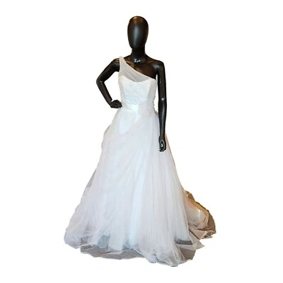 Vestido de novia Alfred Angelo de un hombro de tul Foto 1 de 4