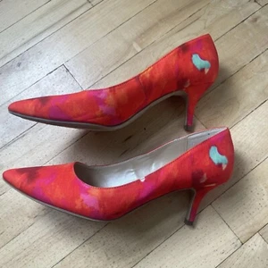 UNISA ‘Calley2’ Pointed Toe red abstract Womens kitten heels Size 8 M - Picture 1 of 9