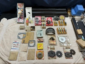 ~VINTAGE~NOS~LOT~ 1970’s SUZUKI TS-100/GT-125/185/520 TUNE UP KIT/PLUGS/SPROCKET - Picture 1 of 16