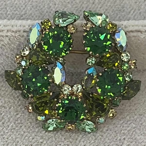 Vintage Sparkly Austrian AB Green Rhinestone Gold Tone Wreath Brooch Pin, 1930s - Picture 1 of 8