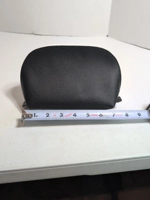 Bolsa de viaje de maquillaje Saks Fifth Avenue negra de charol sintético Foto 1 de 4