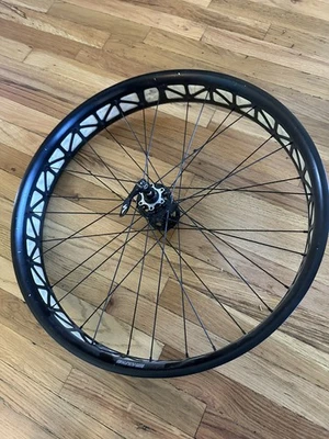 Specialized 26» Толстый Велосипед Переднее Колесо 135QR 6-Болтовый Диск Черный - Изображение 1 из 4