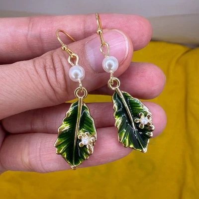 天然淡水珍珠耳环新娘 14K 镀金绿叶珠宝礼品 — 第 1/4 张图片