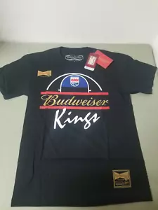 Neu Mitchell & Ness Herren NBA Sacramento Kings in the Paint Budweiser T-Shirt. - Bild 1 von 5