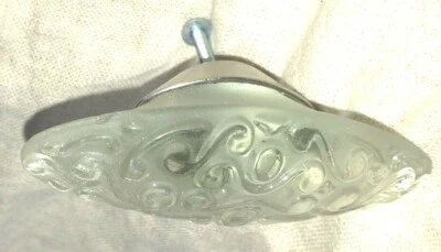 TIRÓN DECORATIVO DE VIDRIO 4" perillas de cajón central 1 1/4" de alto con tornillo Foto 1 de 4