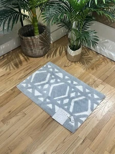 LUXURIOUS TUFTED BATH MAT - Huge Sale! 32 x 21 IN - Picture 1 of 2