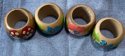 4 Portatovaglioli In Legno dipinto Vintage - Immagine 1 di 4