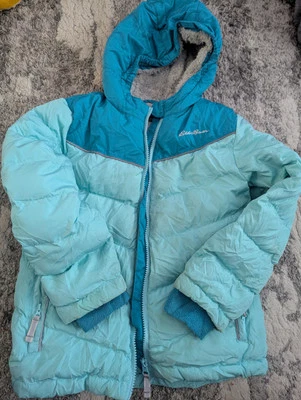 Chaqueta de plumón clásica pequeña Eddie Bauer para niñas 7/8 Foto 1 de 4