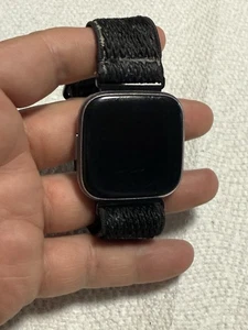 Fitbit Versa 2 (FB507) Nebelgrau, (ungetestet) ohne Ladekabel - Bild 1 von 4