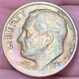 1967-P Roosevelt Dime bellissima moneta brillante tono arcobaleno con errori #15 - Foto 1 di 15