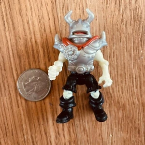 IMAGINEXT Modellino Fisher Price con Elmetto Scheletro Cavaliere - Foto 1 di 2