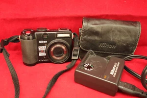 Nikon Coolpix P5100 12.1mp 3.5X Optical Zoom VR Digital Camera + Case & Charger - Picture 1 of 15