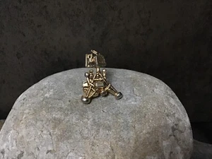 Pin de corbata de insignia de solapa satelital vintage ADSCO - Imagen 1 de 5