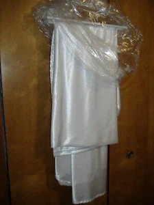 8-10 FUSS SCHWERE RUNDE SATIN TISCHDECKE 108" HOCHZEITEN, BANKETTE, KIRCHE & ZUHAUSE - Bild 1 von 6