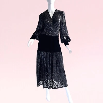 Vestido Vintage Años 70 Givenchy Nouvelle Boutique Metálico Devore Seda Terciopelo Foto 1 de 4