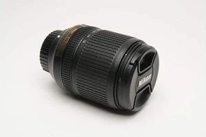 Nikon Nikkor AF-S DX Objektiv 18–140 mm f/3,5–5,6 G ED VR mit Kappen, neuwertig - Bild 1 von 8