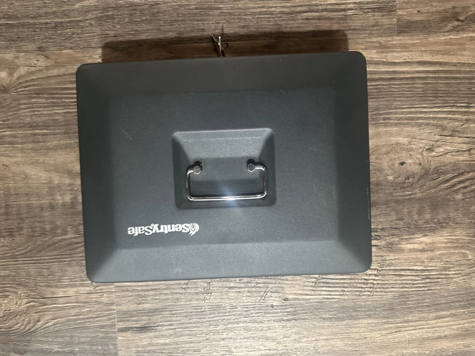 Caja de efectivo pequeña SentrySafe Foto 1 de 4