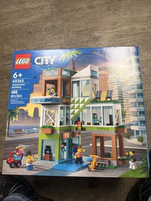LEGO CITY: Edificio de apartamentos (60365) Caja ligeramente dañada Foto 1 de 4