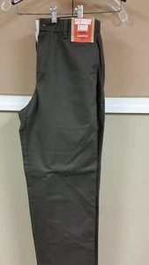 Men's Dockers 32 x 30 khaki color classic fit NWT - Picture 1 of 1