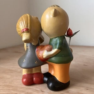 Vintage boy & girl Kissing Figurine Decor - Picture 1 of 3